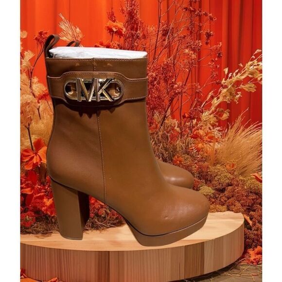 Michael Kors Womens 8.5 Parker Platform Caramel Leather Bootie Gold Charm Accent - Picture 1 of 8